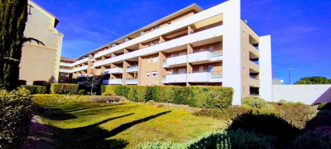Mambrillo Parking Netflix Disney Prime Avignon Bagian luar foto